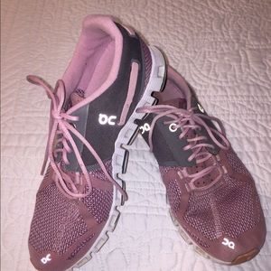 On Cloud Women’s Shoe 6.5